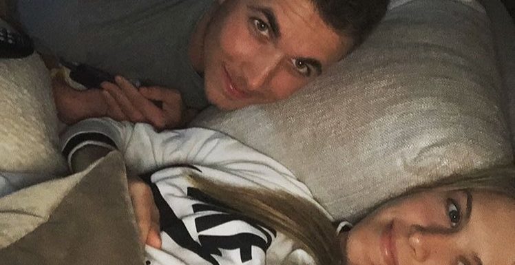 Бушар вновь встретилась с фаном, которому проспорила свидание в феврале